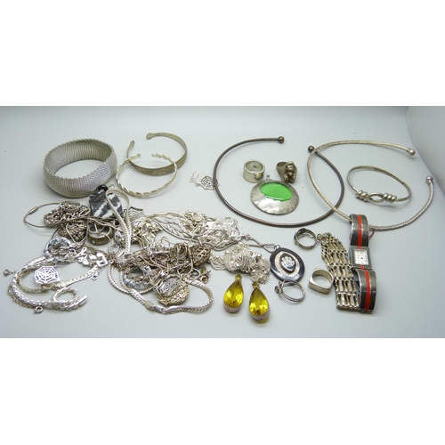 880 - A collection of silver tone jewellery