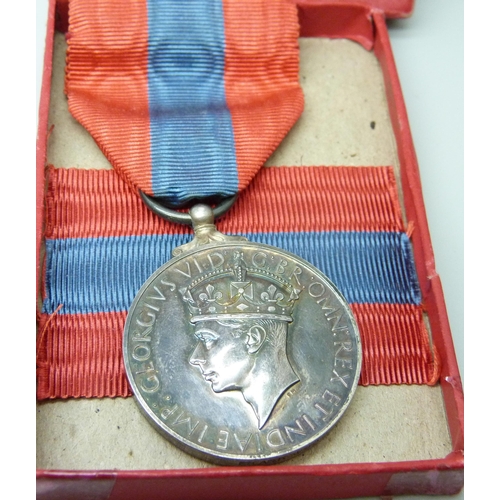 884 - A WWI British War Medal to 29521 Pte. R. Plumtree Notts & Derby Regiment, WWII medals, etc.