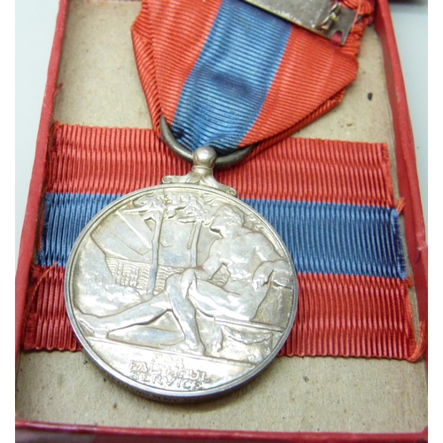 884 - A WWI British War Medal to 29521 Pte. R. Plumtree Notts & Derby Regiment, WWII medals, etc.