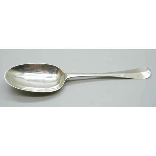 892 - An early 18th Century silver rattail spoon, maker Richard Scarlett, 40g