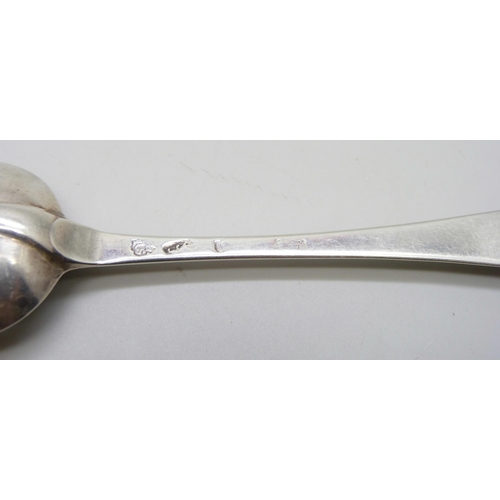 892 - An early 18th Century silver rattail spoon, maker Richard Scarlett, 40g