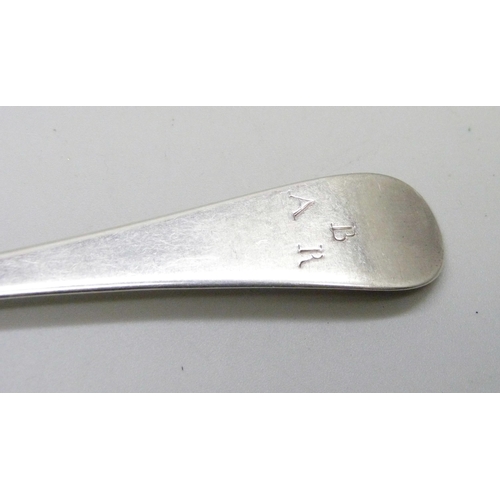 892 - An early 18th Century silver rattail spoon, maker Richard Scarlett, 40g