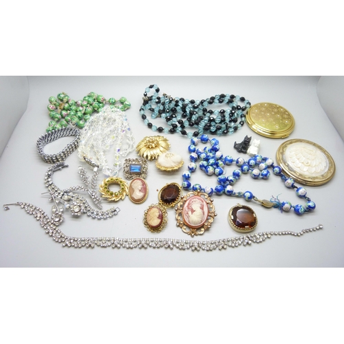 903 - Vintage jewellery and two compacts