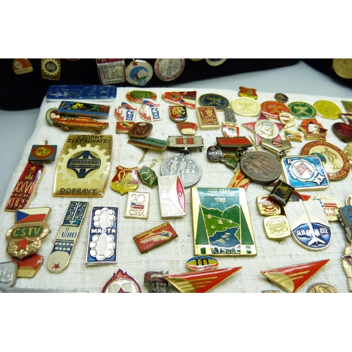 904 - A large collection of Eastern European badges and one boxed medallion