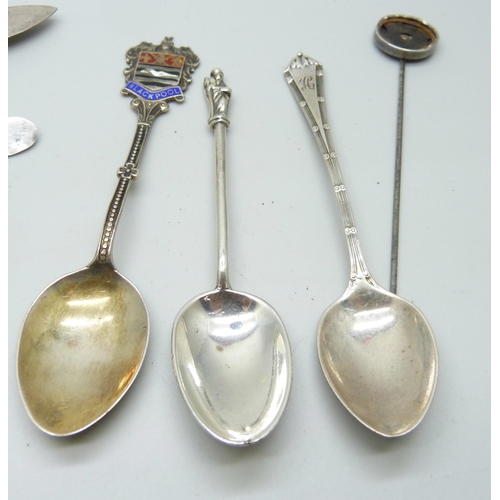 912 - Six silver spoons, 77g, silver jewellery a silver knife, one other knife and jewellery