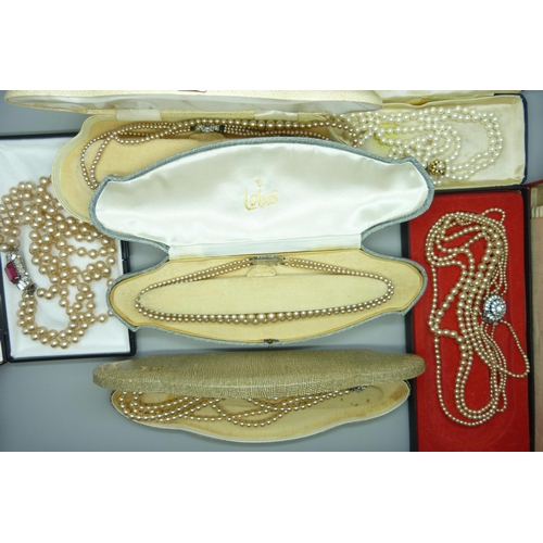 918 - Faux pearl necklaces, boxed