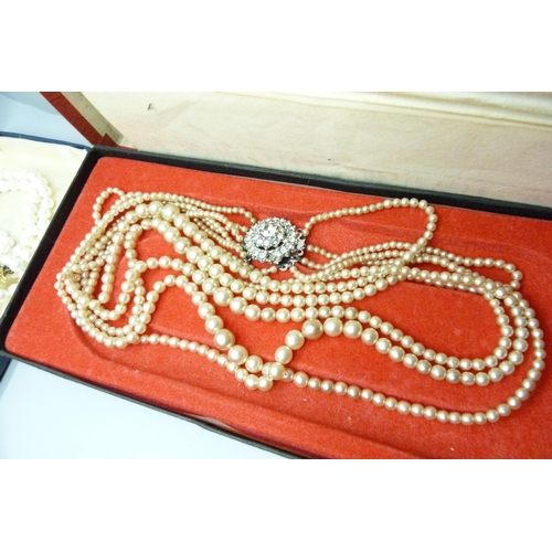 918 - Faux pearl necklaces, boxed