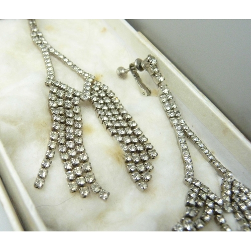 920 - Vintage jewellery