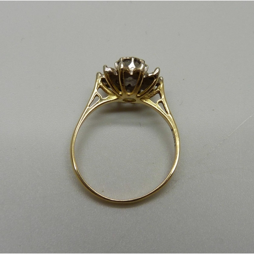 934 - An 18ct gold diamond cluster ring, 2.9g, N