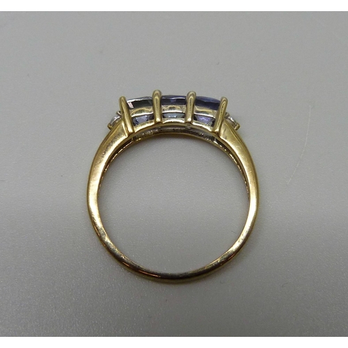 935 - A silver gilt tanzanite ring, S