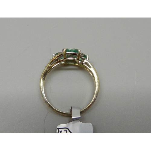 936 - A silver gilt emerald and topaz cluster ring, S