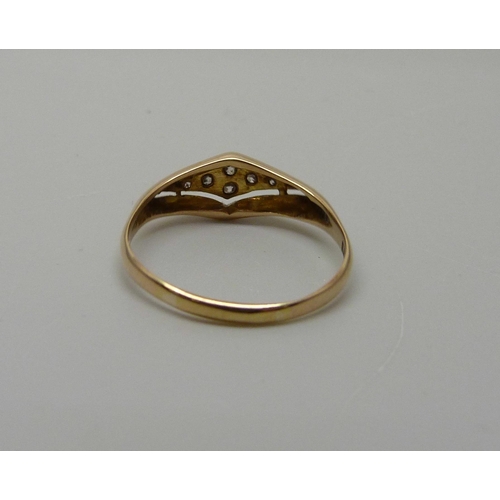 937 - An 18ct gold and diamond ring, 2.7g, U