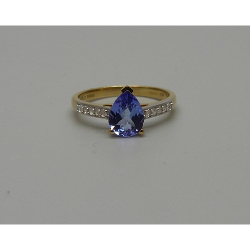 940 - A 9ct gold pear shape tanzanite and zircon ring, 2.1g, N