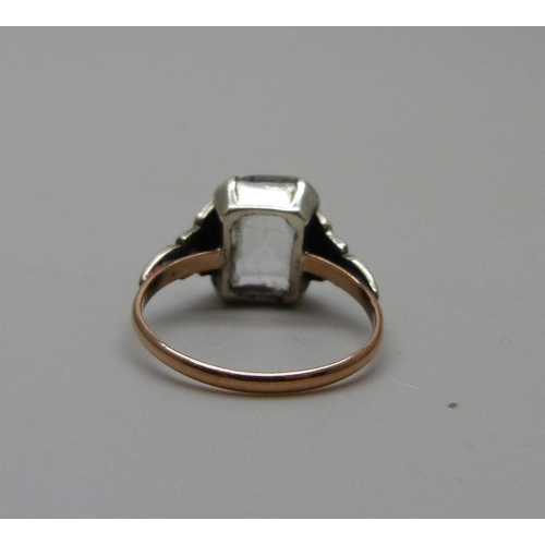 946 - An Art Deco 9ct gold and silver ring, L