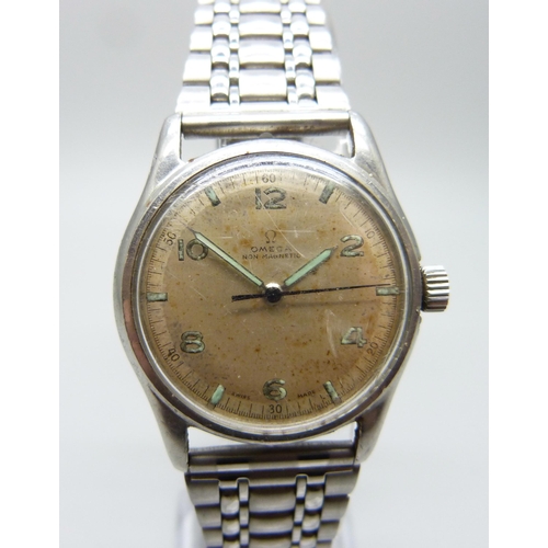 966 - A 1940s/50s stainless Omega wristwatch with luminous hands, 31mm case