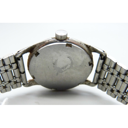 966 - A 1940s/50s stainless Omega wristwatch with luminous hands, 31mm case