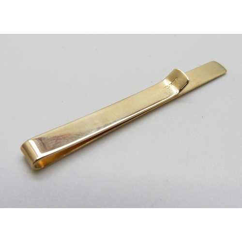 984 - A 9ct yellow gold tie clip, 3.1g