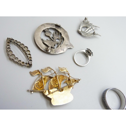 985 - Vintage jewellery including a moonstone brooch, lacking two, (thistle brooch lacking pin)