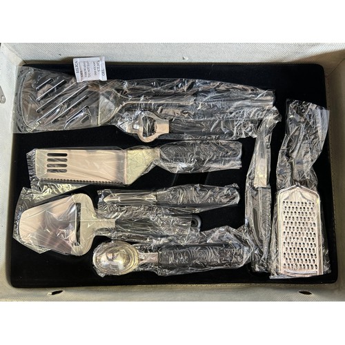 2049 - A 32 piece Viners Cookware Cosmic knife and tool set - please see additional photos for full list of... 