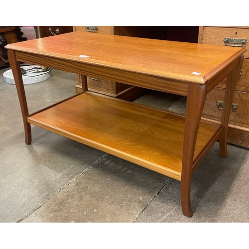 43 - A teak extending coffee table