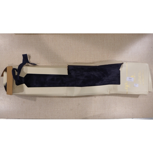 6261 - 2 x Long Hot Water Bottles *This Item Is Subject To Vat (327A-93,94)