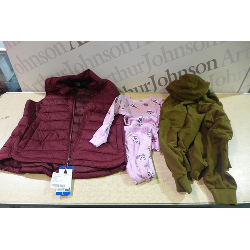 6285 - Qty of mixed clothing inc 32 Degree, ETC (321-600) *This lot is subject to VAT