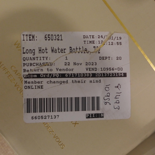 6261 - 2 x Long Hot Water Bottles *This Item Is Subject To Vat (327A-93,94)