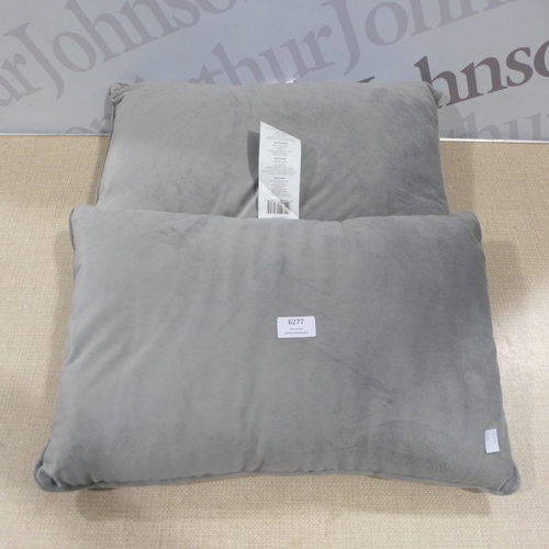 6277 - 2x Velvet Oblong Cushion *This Item Is Subject To Vat (327A-371)