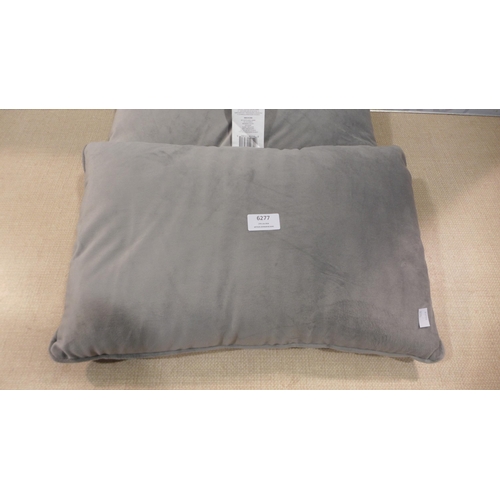 6277 - 2x Velvet Oblong Cushion *This Item Is Subject To Vat (327A-371)