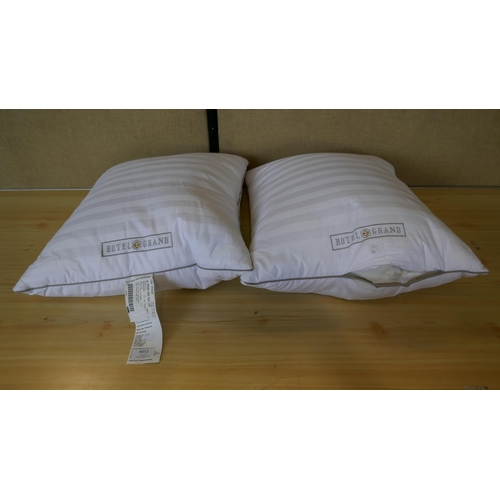 6012 - Hotel Grand Down Roll Pillows (331-141)   * This Lot Is Subject To Vat