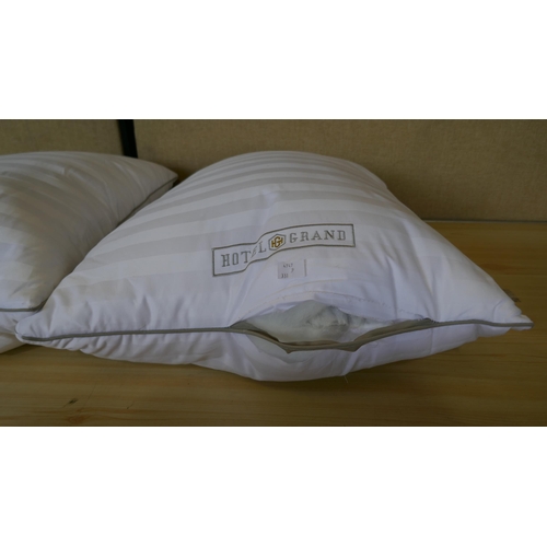 6012 - Hotel Grand Down Roll Pillows (331-141)   * This Lot Is Subject To Vat