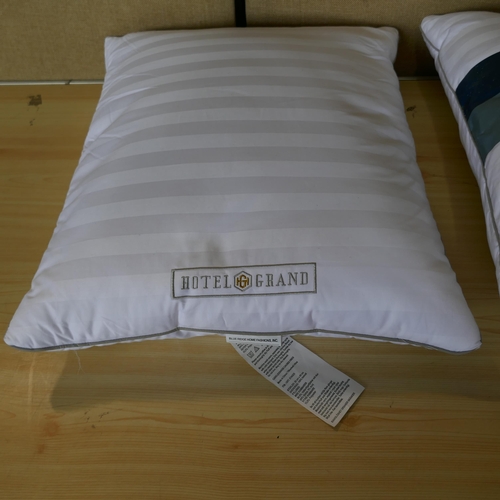 6024 - Hotel Grand Down Roll Pillows (331-37)   * This Lot Is Subject To Vat