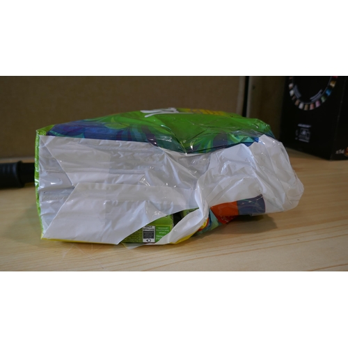 6039 - Kleenex Balsam Pocket Tissues And Swiffer Dry Floor Cloth's    (331-64)   * This Lot Is Subject To V... 