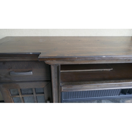 6061 - Everett Media Mantel Sideboard With Electric Fire - This Lot Requires A Uk Adaptor, Original Rrp £60... 