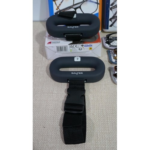 6099 - 2 x Salter Digital Luggage Scales, Mixed Reading Glasses *This Item Is Subject To Vat (327A-383,384)