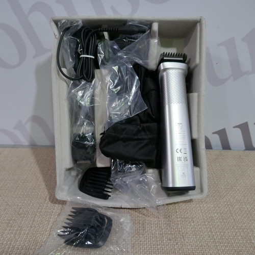 6108 - Philips 7000 Series Groomer - This Lot Requires A Uk Adaptor(331-186)   * This Lot Is Subject To Vat