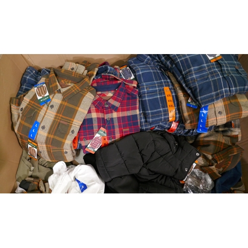 6338 - Small Pallet of mixed clothing inc Orvis , Etc (321-600) *This lot is subject to VAT