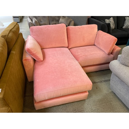 1486 - a peach velvet compact L shaped sofa