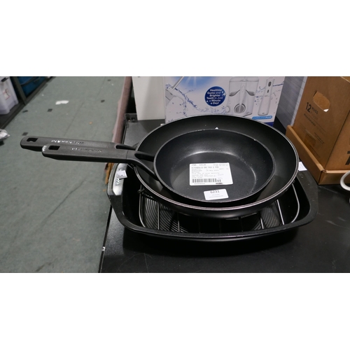 6231 - Kitchenaid Hard Anodised Frying Pans, Circulon Roaster & Rack *This Item Is Subject To Vat (327A-212... 