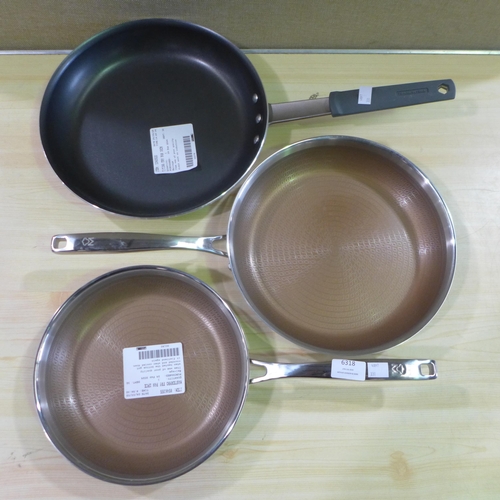 6318 - Tramaotina Fry Pan 30Cm, Masterpro Fry Pans    (331-214,222)   * This Lot Is Subject To Vat