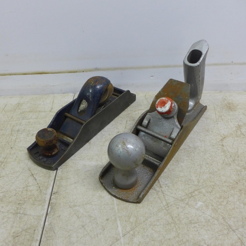 2004 - 6 assorted wood planes including Stanley 4½, Stanley No. 4, ATA No.4, Woden W130, Guys No. 1617 and ... 