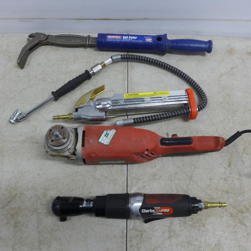 2009 - A box of assorted air and power tools including a Clarke X-Pro CAT134 wrench, a Clarke CTILGB inflat... 