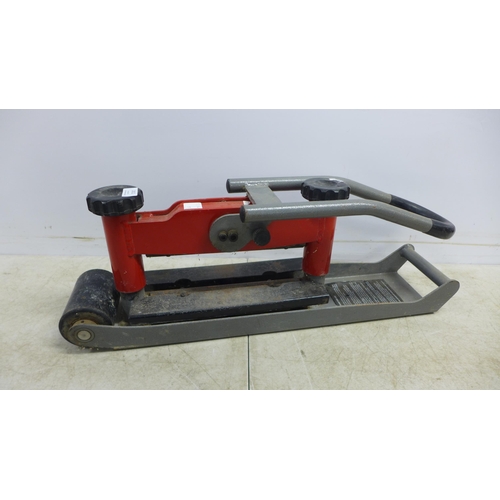 2012 - A block paving splitter