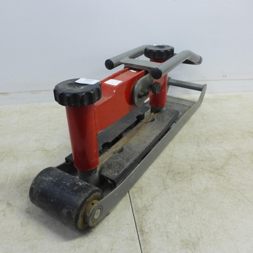 2012 - A block paving splitter