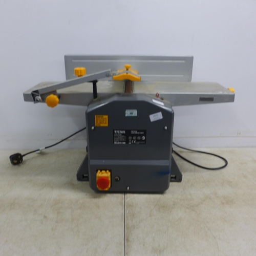 2015 - A Titan TTB579PLN, 230-240V jointer planer