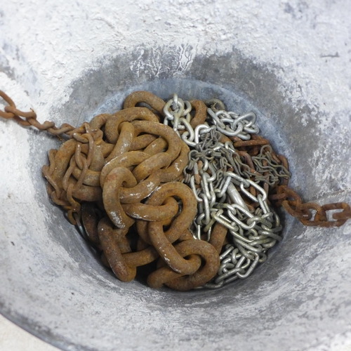 2036 - A bucket of various chains