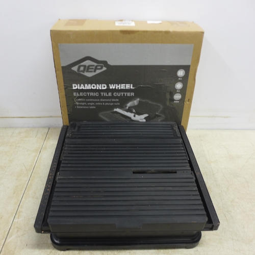 2038 - A QEP diamond wheel electric tile cutter, a Black and Decker BD710 electric planer and a Black and D... 