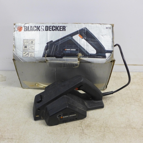 2038 - A QEP diamond wheel electric tile cutter, a Black and Decker BD710 electric planer and a Black and D... 