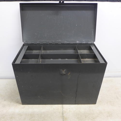 2046 - A metal tool chest with organiser tray inserts