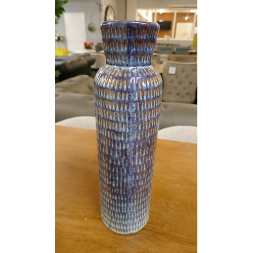 1347 - A large handcrafted fluted vase H43cms (2061013)   *